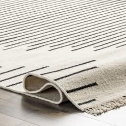 NuLOOM Delora Bohemian Wool Blend Tasseled Area Rug -Decora Shop GUEST 1d7ffe78 f9bc 4c36 8265 aaefd197e2f4