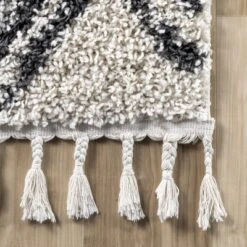 NuLOOM Amanda Moroccan Chevron Tassel Area Rug 11 NuLOOM Amanda Moroccan Chevron Tassel Area Rug -Decora Shop GUEST 5239cd1f 7949 4adb 8804 7db143d5709f