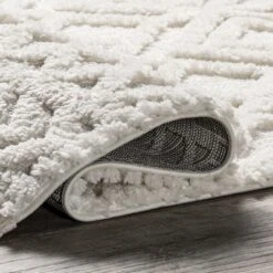 NuLOOM Akia Lattice High/Low Tassel Aea Rug -Decora Shop GUEST 5da61e7a 42a3 4841 a0a6 6c3921e88f5d