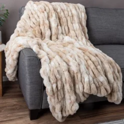 Lavish Home 60x80 Jacquard Faux Fur Blanket -Decora Shop GUEST 644c4d4a 6d16 4867 b092 9cbb9c08b281